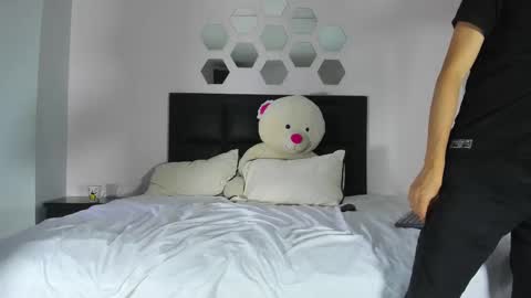 Snapshot of drake_and_zara chatting on 11/06/25, 12:17 Drake and Zara online show from 11/06/25, 12:17