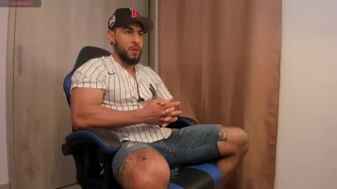 Snapshot of drake_jackson11 chatting on 11/14/25, 10:36 drake jackson11 online show from 11/14/25, 10:36