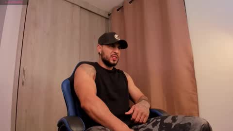 Snapshot of drake_jackson11 chatting on 11/19/25, 10:48 drake jackson11 online show from 11/19/25, 10:48