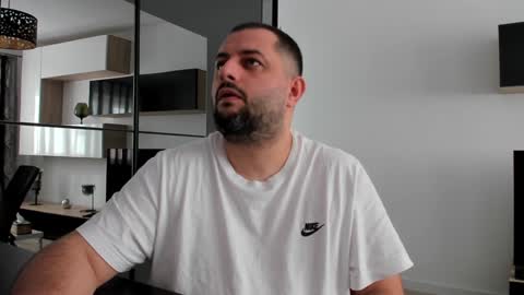 Snapshot of draven_a chatting on 01/14/25, 10:27 Draven A online show from 01/14/25, 10:27