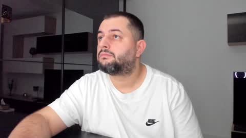 Snapshot of draven_a chatting on 01/16/25, 04:17 Draven A online show from 01/16/25, 04:17