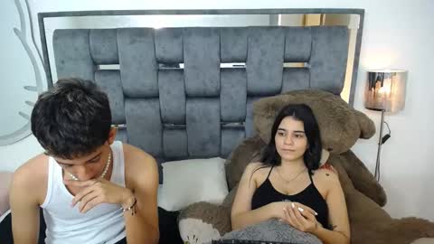 Snapshot of dravith_and_valery chatting on 01/23/25, 05:02 -- nicolle and jhon -- online show from 01/23/25, 05:02