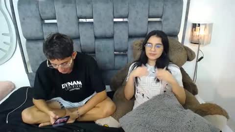 Snapshot of dravith_and_valery chatting on 01/24/25, 07:08 -- nicolle and jhon -- online show from 01/24/25, 07:08