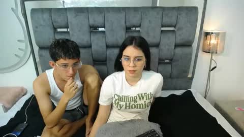 Snapshot of dravith_and_valery chatting on 01/25/25, 10:50 -- nicolle and jhon -- online show from 01/25/25, 10:50