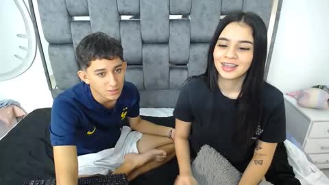 Snapshot of dravith_and_valery chatting on 02/01/25, 04:03 -- nicolle and jhon -- online show from 02/01/25, 04:03