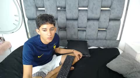 Snapshot of dravith_and_valery chatting on 02/14/25, 07:28 -- nicolle and jhon -- online show from 02/14/25, 07:28