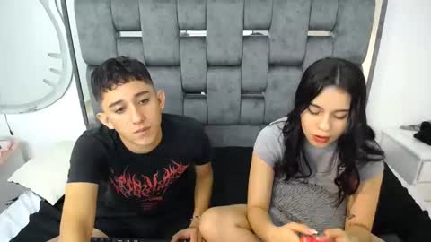 Snapshot of dravith_and_valery chatting on 02/23/25, 02:07 -- nicolle and jhon -- online show from 02/23/25, 02:07