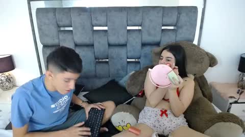 Snapshot of dravith_and_valery chatting on 02/25/25, 10:58 -- nicolle and jhon -- online show from 02/25/25, 10:58