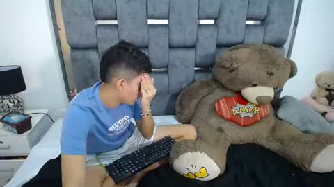 Snapshot of dravith_and_valery chatting on 03/02/25, 02:19 -- nicolle and jhon -- online show from 03/02/25, 02:19