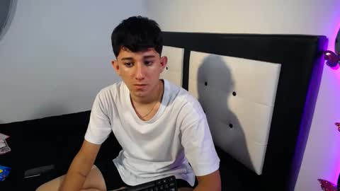 Snapshot of dravith_and_valery chatting on 09/19/25, 03:19 -- nicolle and jhon -- online show from 09/19/25, 03:19