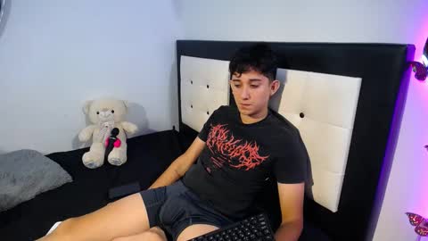 Snapshot of dravith_and_valery chatting on 09/22/25, 08:00 -- nicolle and jhon -- online show from 09/22/25, 08:00