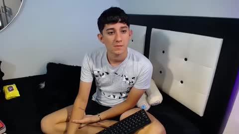 Snapshot of dravith_and_valery chatting on 09/23/25, 10:35 -- nicolle and jhon -- online show from 09/23/25, 10:35