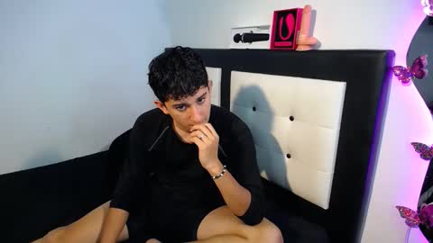 Snapshot of dravith_and_valery chatting on 10/06/25, 03:04 -- nicolle and jhon -- online show from 10/06/25, 03:04