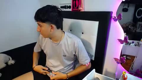 Snapshot of dravith_and_valery chatting on 10/11/25, 11:20 -- nicolle and jhon -- online show from 10/11/25, 11:20