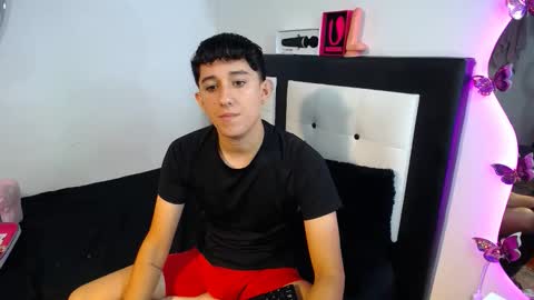 Snapshot of dravith_and_valery chatting on 10/14/25, 09:15 -- nicolle and jhon -- online show from 10/14/25, 09:15