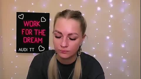 Snapshot of dream_dolly_ chatting on 09/09/25, 04:28 dream_dolly_ online show from 09/09/25, 04:28
