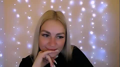 Snapshot of dream_dolly_ chatting on 10/06/25, 12:02 dream_dolly_ online show from 10/06/25, 12:02