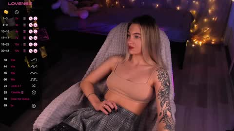 Snapshot of dreamaise chatting on 12/03/24, 10:18  Mary   pvt open    use pink and blue app lovense online show from 12/03/24, 10:18