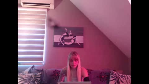 A girl online show from 02/05/25, 08:00