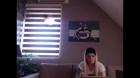 A girl online show from 02/19/25, 08:22