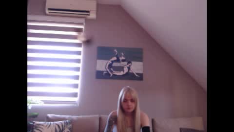 A girl online show from 03/10/25, 07:53