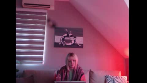 A girl online show from 10/27/25, 07:56