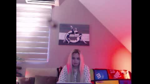 A girl online show from 11/26/25, 07:42