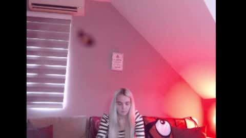 Snapshot of dreamcatcherfantasy chatting on 05/18/26, 07:36 A girl online show from 05/18/26, 07:36