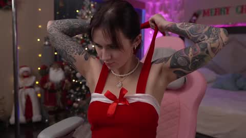 Snapshot of dreamgogo chatting on 12/25/24, 02:46 Sarah online show from 12/25/24, 02:46