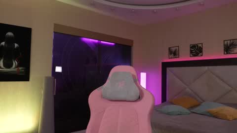 Snapshot of dreamgogo chatting on 09/28/25, 09:31 Sarah online show from 09/28/25, 09:31