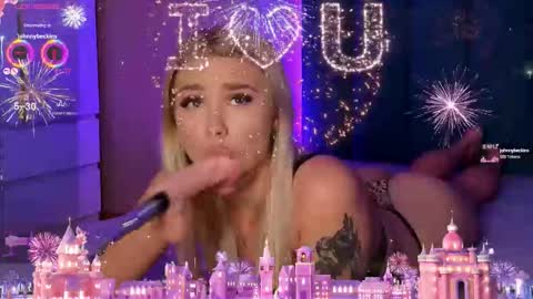 Snapshot of dreamkisslove chatting on 10/07/25, 06:43 Mila online show from 10/07/25, 06:43