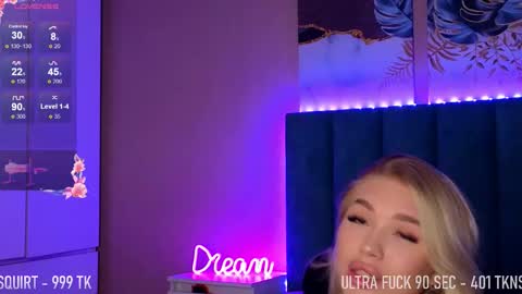 Snapshot of dreamkisslove chatting on 11/01/25, 03:52 Mila online show from 11/01/25, 03:52