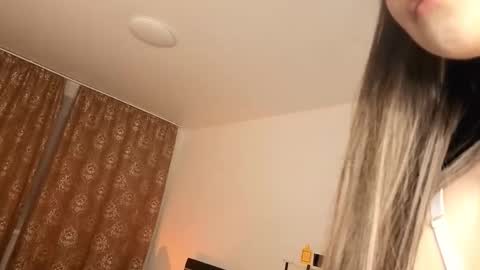 Snapshot of dreamsnoir chatting on 10/11/25, 07:34 Mila online show from 10/11/25, 07:34