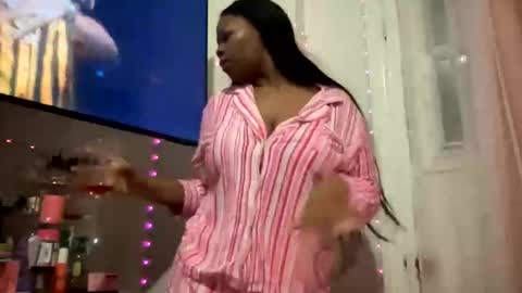 Snapshot of dreamtiffyxxx chatting on 03/01/26, 05:53 dreamtiffyxxx online show from 03/01/26, 05:53