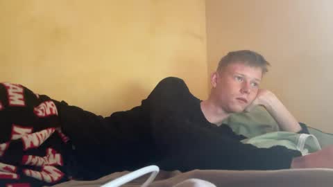 dreamy_devi1 online show from 04/18/26, 11:14