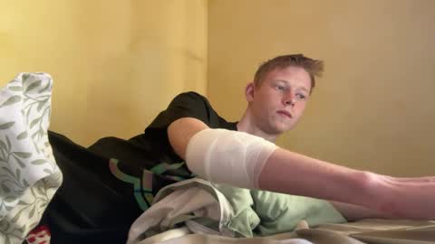 dreamy_devi1 online show from 04/23/26, 01:13