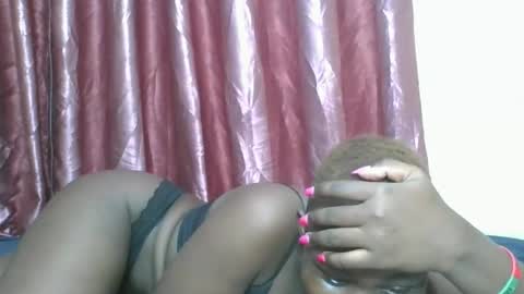 Snapshot of dreamylyne chatting on 12/03/25, 08:29 MERCY online show from 12/03/25, 08:29