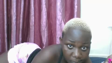 Snapshot of dreamylyne chatting on 12/13/25, 07:53 MERCY online show from 12/13/25, 07:53