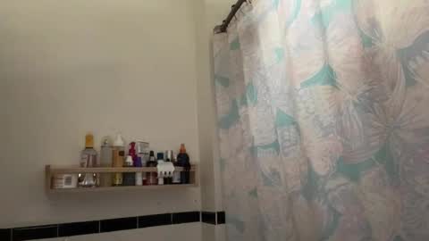 RIRI OR DREAMY online show from 11/08/25, 05:23