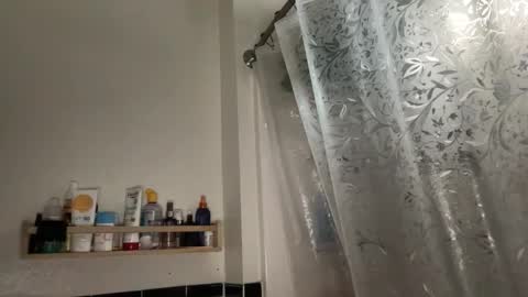 RIRI OR DREAMY online show from 01/17/26, 04:22