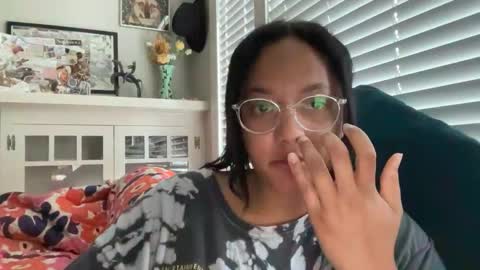 RIRI OR DREAMY online show from 04/18/26, 01:59