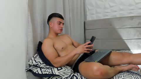 Snapshot of drekev_ chatting on 12/19/24, 05:07 Kevin online show from 12/19/24, 05:07