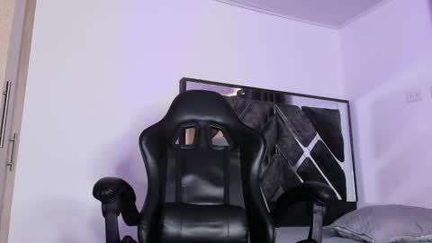 Snapshot of drekev_ chatting on 12/02/25, 07:09 Kevin online show from 12/02/25, 07:09