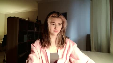 Snapshot of dremazwahlen chatting on 02/11/26, 01:38 Dia online show from 02/11/26, 01:38