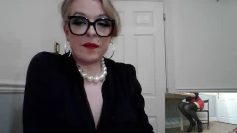 Snapshot of dressasdesired chatting on 06/18/26, 10:25 dressasdesired online show from 06/18/26, 10:25