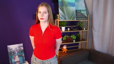 My name is  Luna  online show from 02/15/26, 07:51