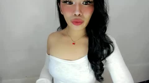 Snapshot of dripqueenxoxo chatting on 09/14/25, 12:15 miss. Erika online show from 09/14/25, 12:15