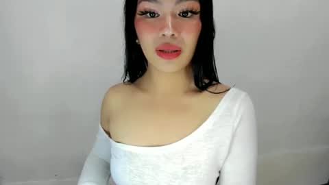 Snapshot of dripqueenxoxo chatting on 09/18/25, 03:36 miss. Erika online show from 09/18/25, 03:36