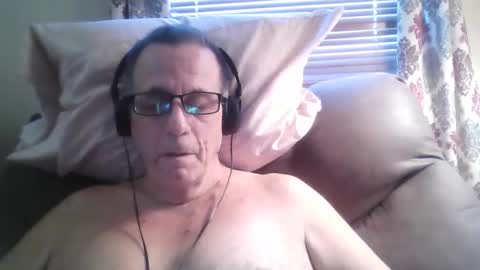Snapshot of drthick1224 chatting on 10/15/25, 07:03 drthick1224 online show from 10/15/25, 07:03