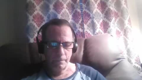 Snapshot of drthick1224 chatting on 10/18/25, 11:44 drthick1224 online show from 10/18/25, 11:44